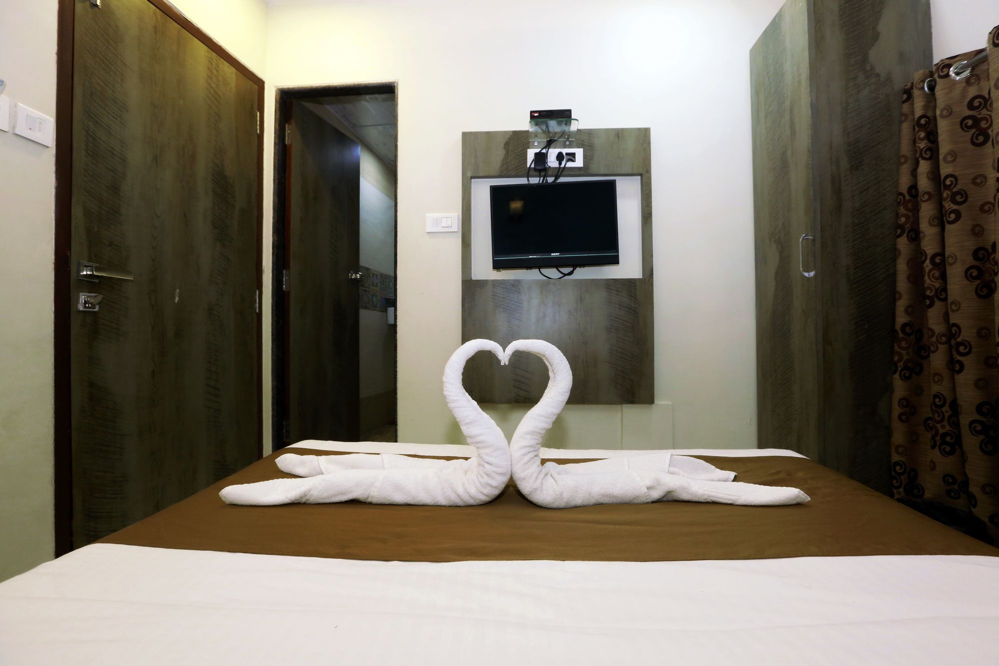 Hotel Grace Inn ムンバイ エクステリア 写真