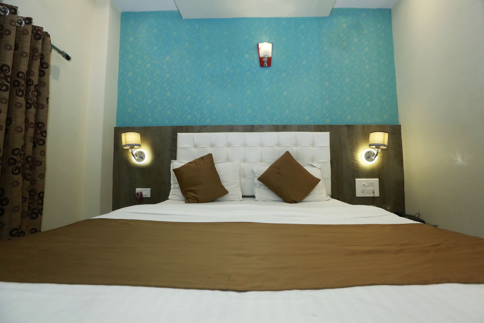 Hotel Grace Inn ムンバイ エクステリア 写真