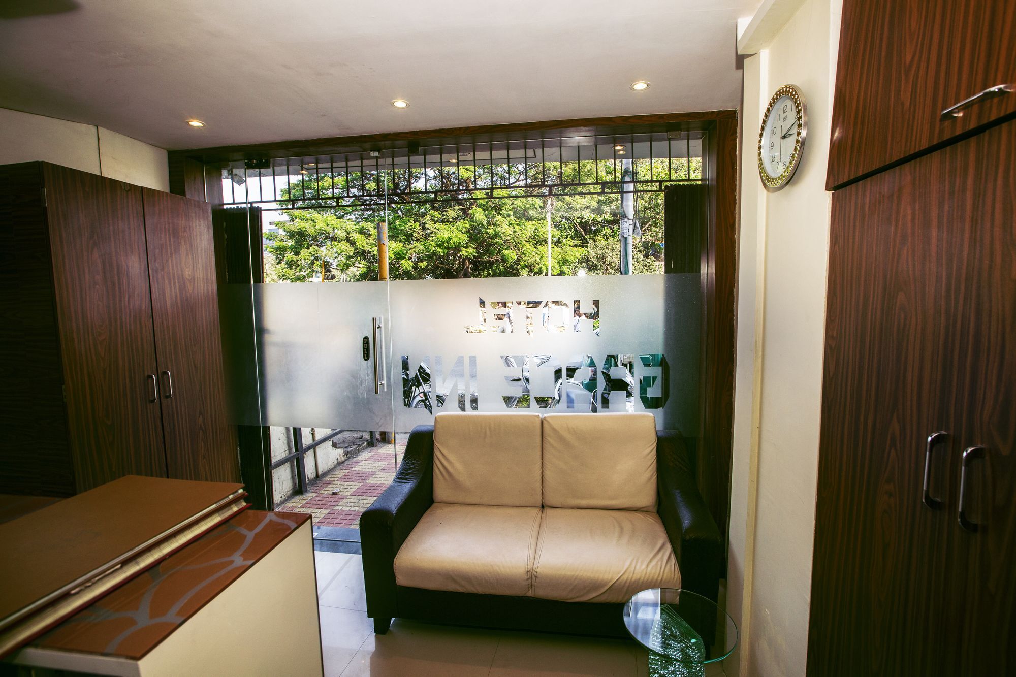 Hotel Grace Inn ムンバイ エクステリア 写真